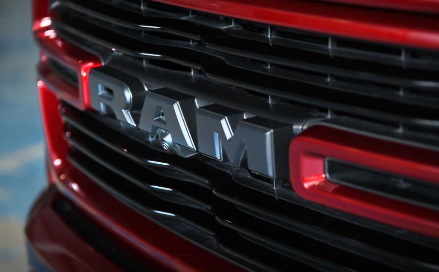 Детали экстерьера Ram 1500 Sport Crew Cab (DT) 2018 года  (CA) (фото 3 из 40)
